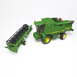 Bruder John Deere Combine harvester T670i 1:16